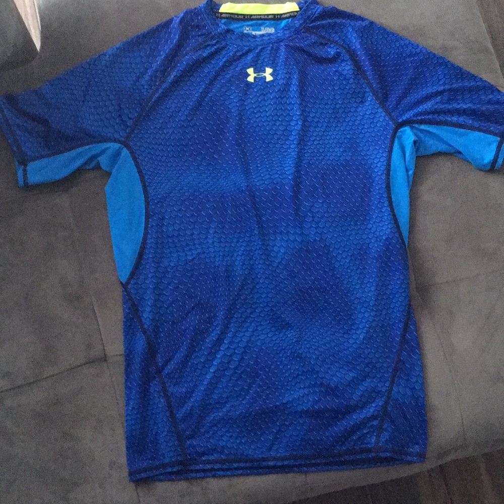 BOYS UNDER ARMOUR LOOSE FIT XL SHIRT EUC 10/12
